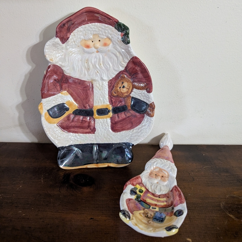 Fitz and Floyd Essentials "Happy Holiday" Santa Plate And Santa Spoon Rest